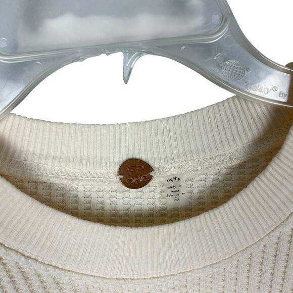 Free People One Cream Long Sleeve Puff Shoulder Minimalist Lace Cuff Thermal XS - Picture 5 of 7